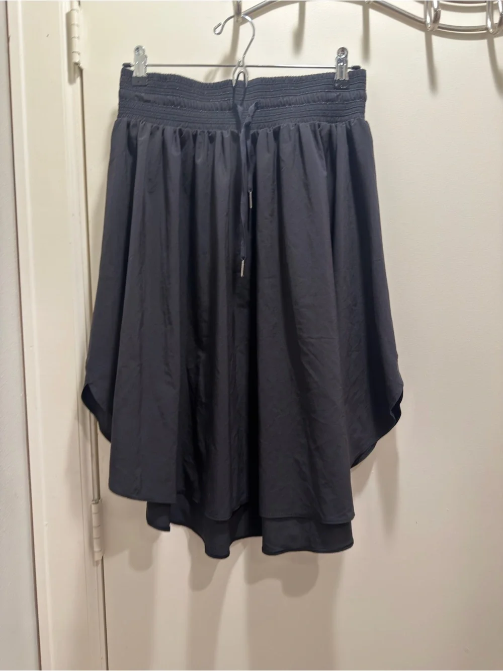 lululemon athletica Charcoal High-Low Smocked-Waist Skirt the everyday black 8